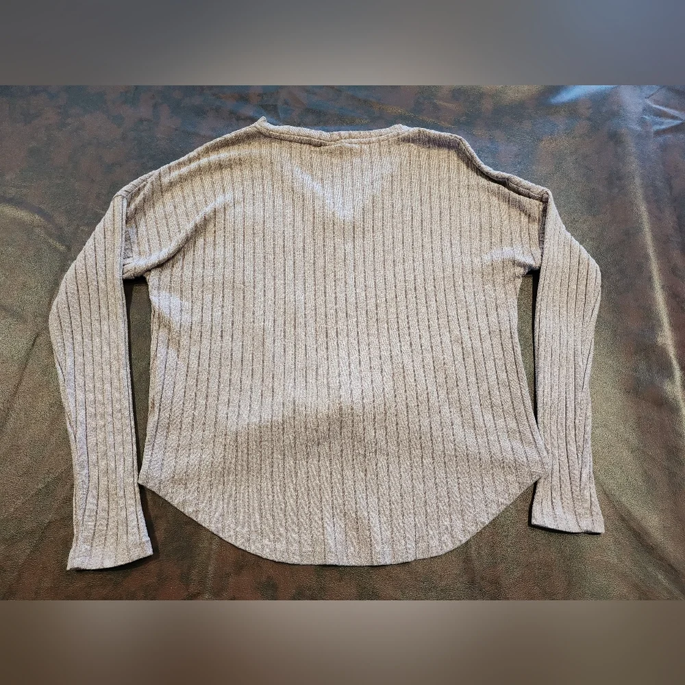Women's Ribbed Knit Top - Picture 3 of 3